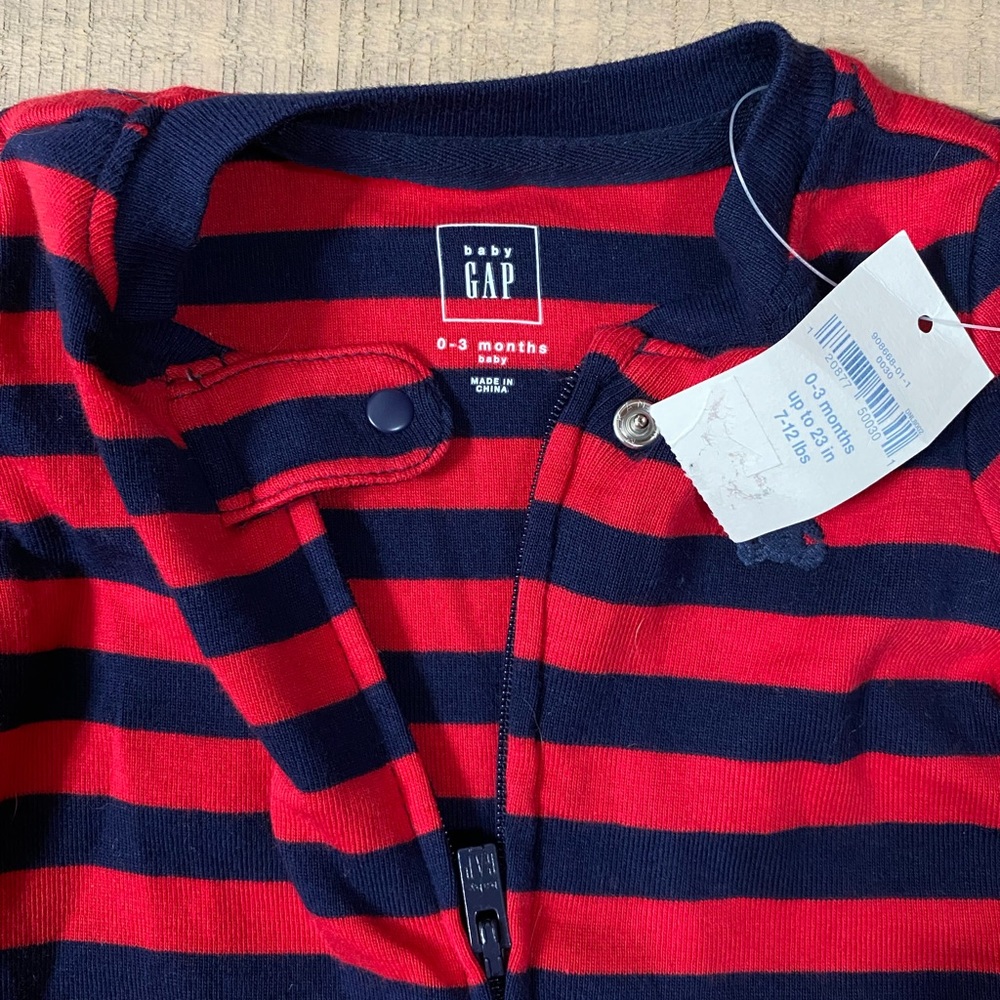 Baby Gap Footed One-piece Pajamas. NWT. 0-3 months